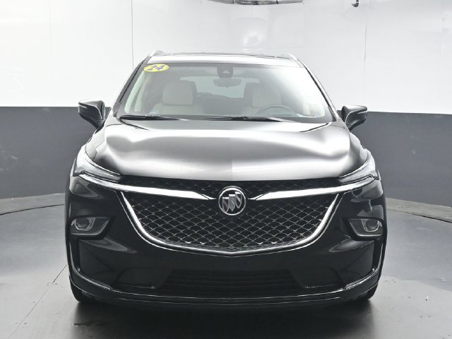 Used 2024 Buick Enclave Avenir FWD image 3
