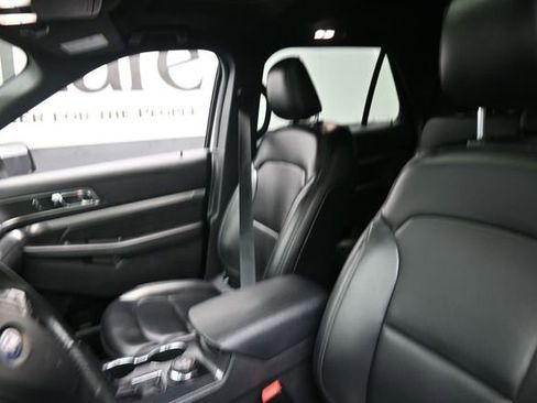 Used 2019 Ford Explorer XLT w/ Equipment Group 202A AWD/4WD image 16