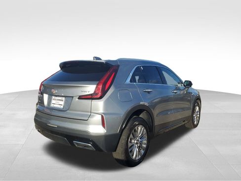 Used 2024 Cadillac XT4 Premium Luxury image 4