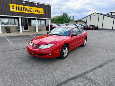 Used 2005 Pontiac Sunfire Coupe w/ 1SB Preferred Equipment Group FWD image 2