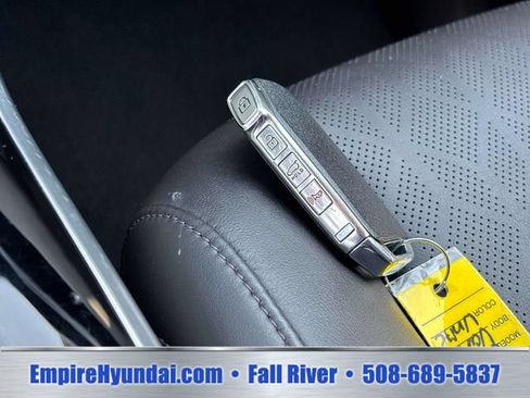 Used 2024 Kia Carnival EX FWD image 30