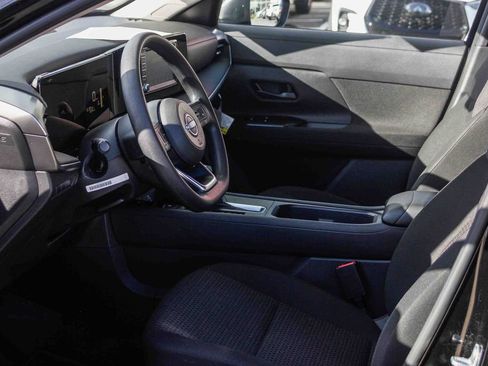 Certified 2025 Nissan Kicks S image 18