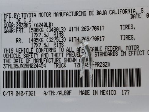 Certified 2024 Toyota Tacoma TRD Off-Road AWD/4WD image 33