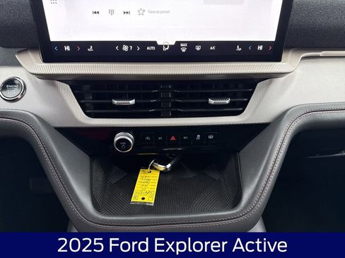Used 2025 Ford Explorer Active image 25