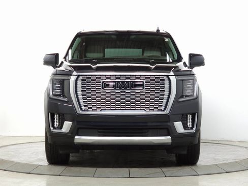 Used 2023 GMC Yukon Denali w/ Advanced Technology Package image 11