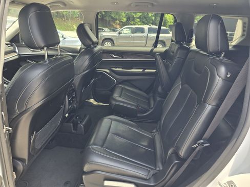 Used 2022 Jeep Grand Cherokee L Limited AWD/4WD image 8