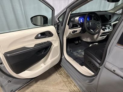 Used 2023 Chrysler Pacifica Touring-L