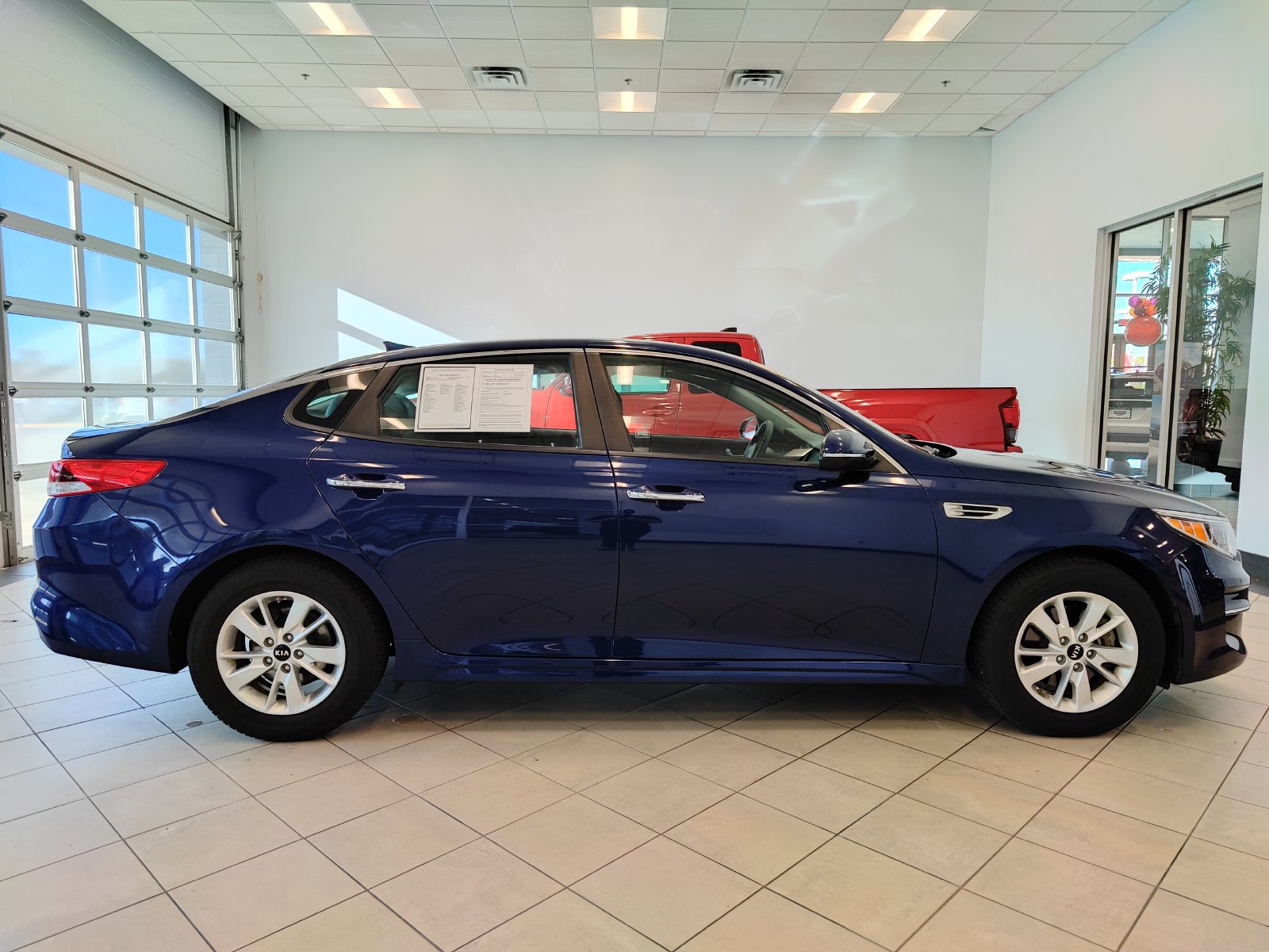 Used 2017 Kia Optima LX w/ Convenience Package FWD image 2
