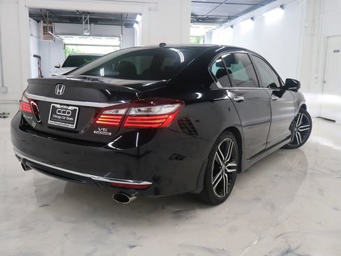 Used 2016 Honda Accord Touring image 8