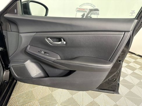 Used 2024 Nissan Sentra SV FWD image 14