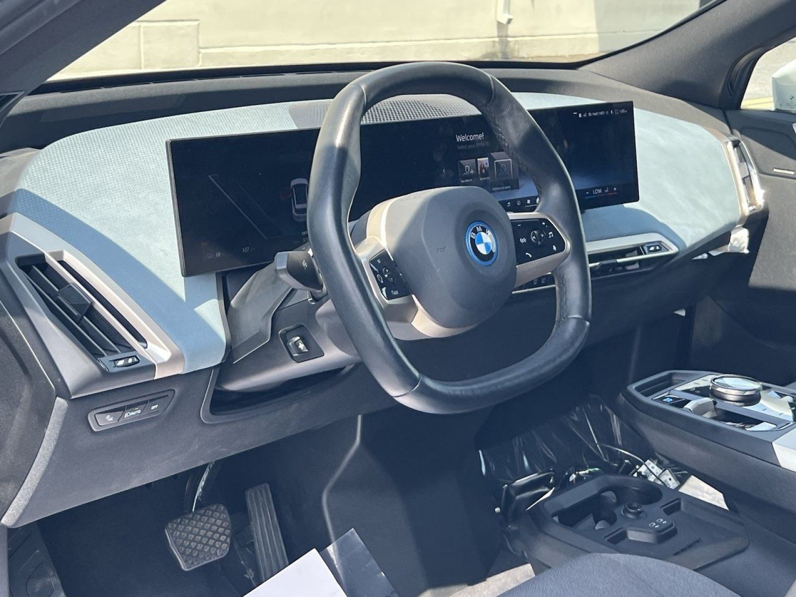 Used 2024 BMW iX xDrive50 AWD/4WD image 11