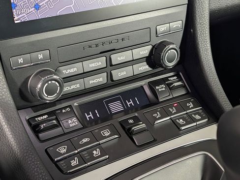 Used 2025 Porsche 718 Cayman image 30