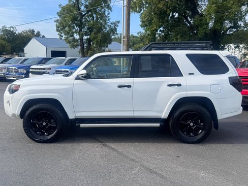 Used 2018 Toyota 4Runner Limited AWD/4WD image 6
