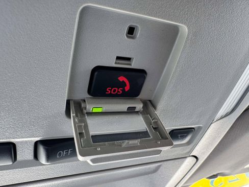 Used 2023 Toyota Highlander LE image 42