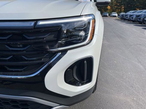 New 2026 Volkswagen Atlas Cross Sport SE image 9