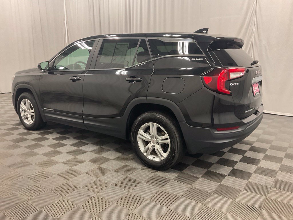 Used 2024 GMC Terrain SLE AWD/4WD image 9