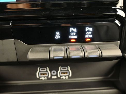 Used 2025 RAM 1500 Laramie image 28