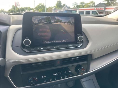 Used 2023 Nissan Rogue SV AWD/4WD image 25