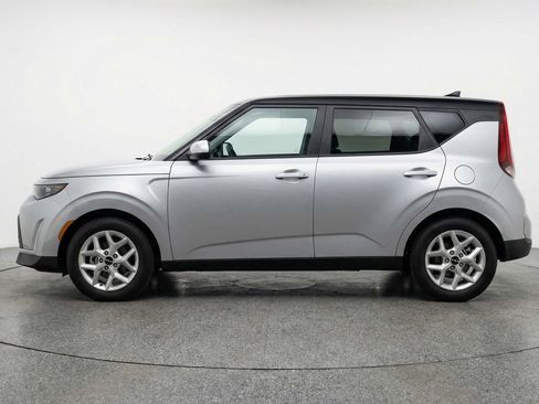 Used 2025 Kia Soul LX w/ LX Technology Package image 4