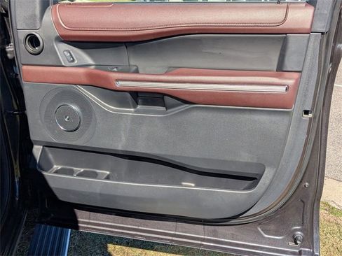 Used 2024 Ford Expedition Limited image 38