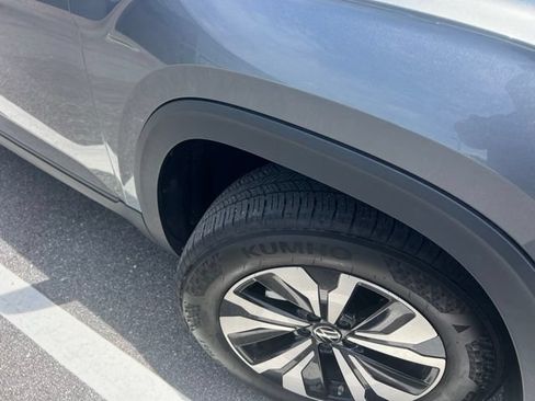 Used 2024 Volkswagen Atlas SE AWD/4WD image 12