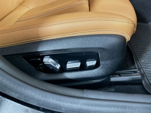 Used 2020 BMW M550i xDrive M550i xDrive w/ Executive Package image 24