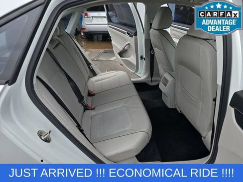 Used 2018 Volkswagen Passat 2.0T R-Line w/ R-Line Lighting Package FWD image 17