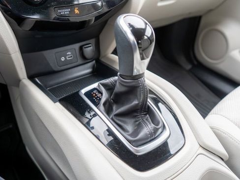 Used 2022 Nissan Rogue Sport SV image 33