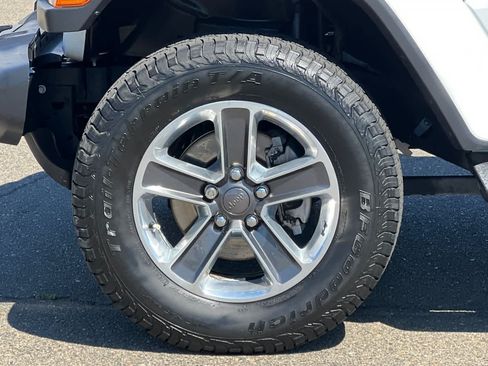 Used 2018 Jeep Wrangler Unlimited Sahara AWD/4WD image 32