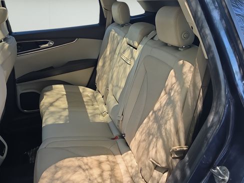 Used 2019 Lincoln Nautilus Reserve w/ Cargo Utility Package FWD image 21