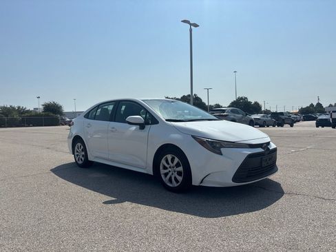 Used 2024 Toyota Corolla LE FWD image 3