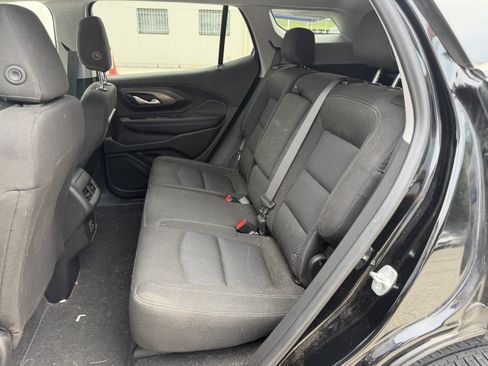 Used 2024 GMC Terrain SLE w/ Elevation Edition FWD image 10