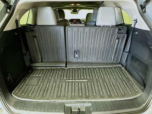 Certified 2023 Toyota Highlander Bronze Edition image 28