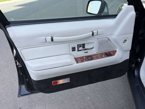 Used 1994 Lincoln Town Car Signature RWD image 10