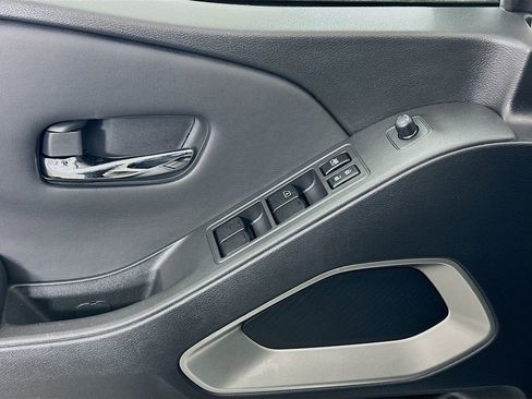 Used 2024 Nissan Frontier SV w/ SV Convenience Package image 17