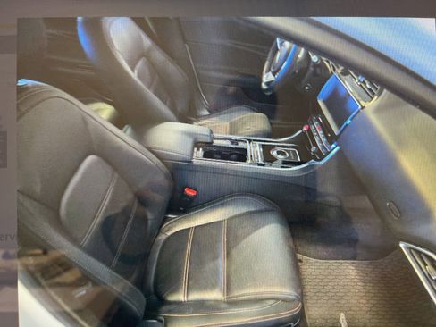 Used 2019 Jaguar XE Prestige image 6
