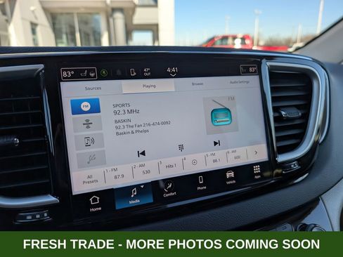 Used 2024 Chrysler Pacifica Touring-L image 24