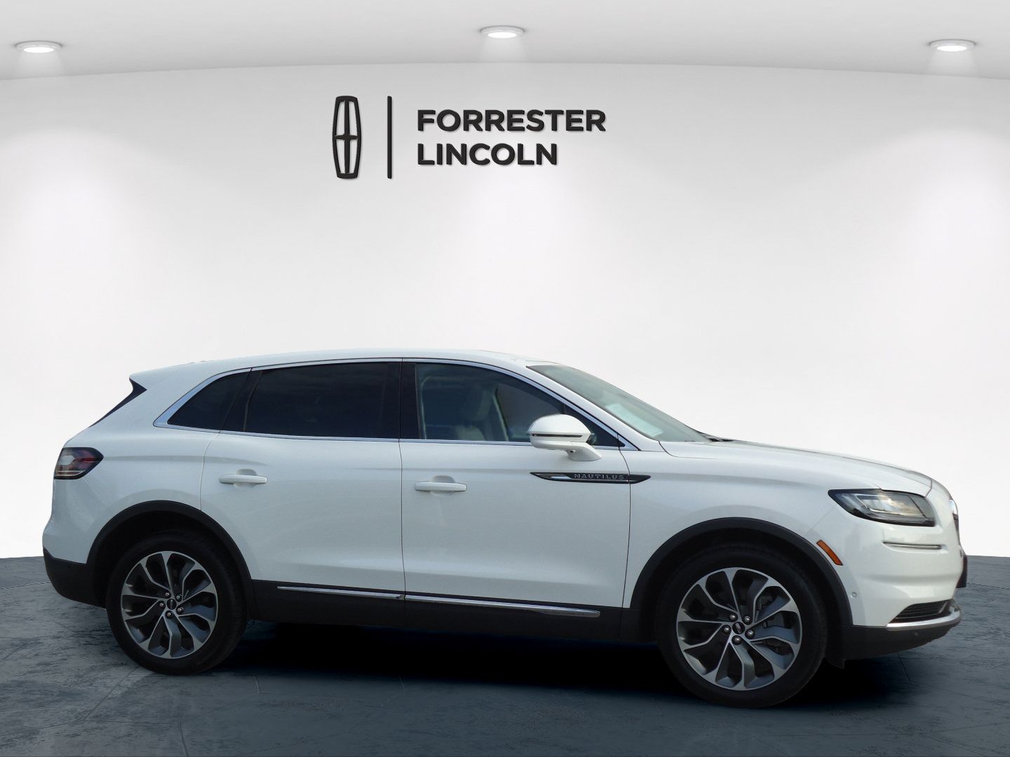 Used 2023 Lincoln Nautilus Reserve w/ Equipment Group 201A AWD/4WD image 2