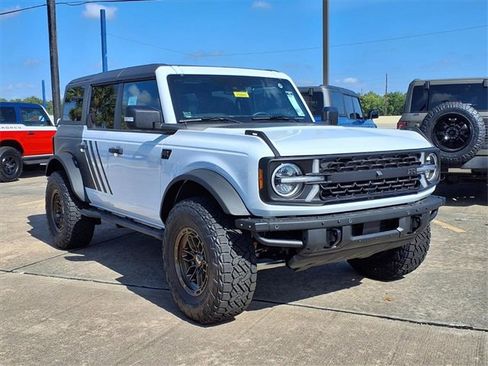 New 2025 Ford Bronco Badlands image 9
