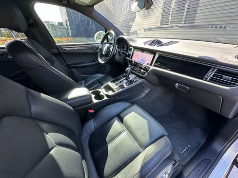 Certified 2023 Porsche Macan AWD/4WD image 39