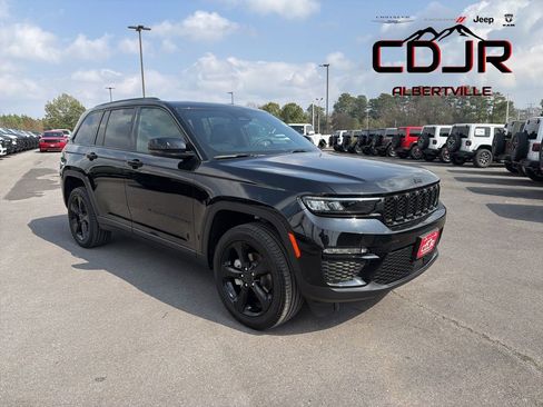 Used 2025 Jeep Grand Cherokee Limited w/ Black Appearance Package AWD/4WD image 1