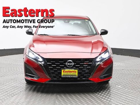 Used 2023 Nissan Altima 2.5 SR AWD/4WD image 2