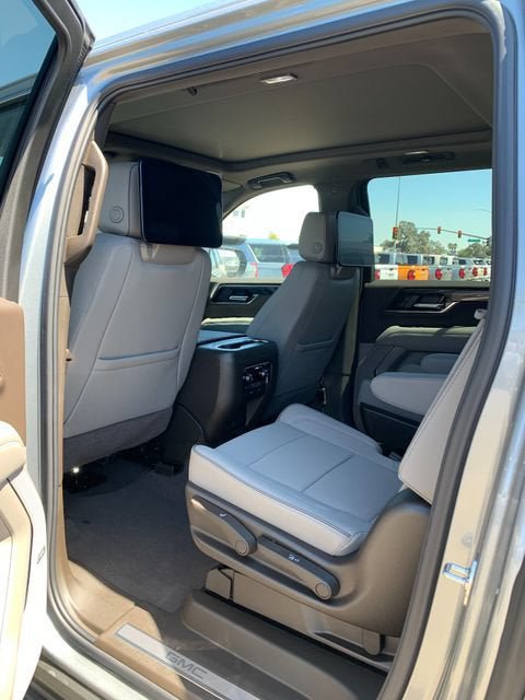 New 2026 GMC Yukon XL Elevation w/ Elevation Premium Package AWD/4WD image 13