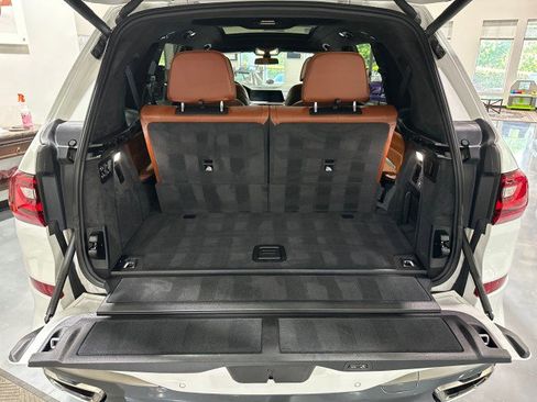 Used 2020 BMW X7 M50i w/ Dynamic Handling Package AWD/4WD image 35