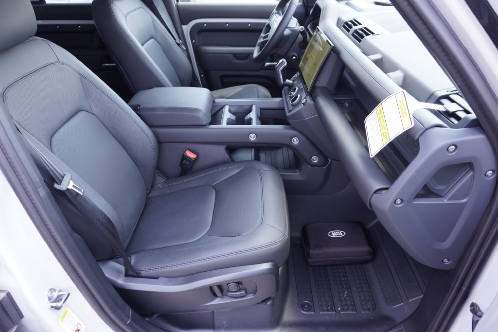 New 2026 Land Rover Defender 110 X-Dynamic SE AWD/4WD image 23