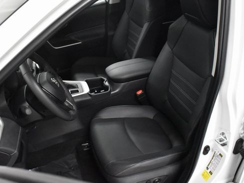 Used 2024 Toyota RAV4 XLE Premium image 13