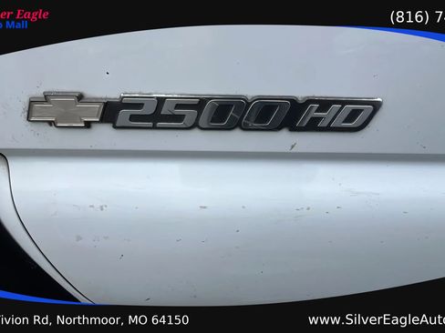 Used 2004 Chevrolet Silverado 2500 W/T RWD image 12