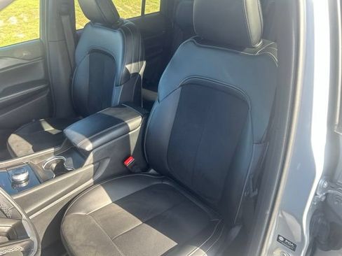 Used 2024 Jeep Grand Cherokee Altitude AWD/4WD image 31