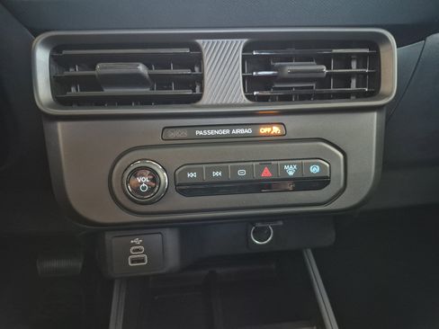 New 2025 Ford Maverick XL image 29