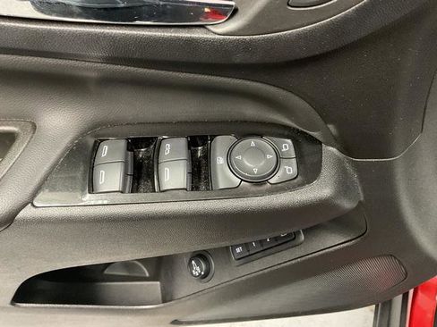 Used 2023 Chevrolet Equinox Premier image 17